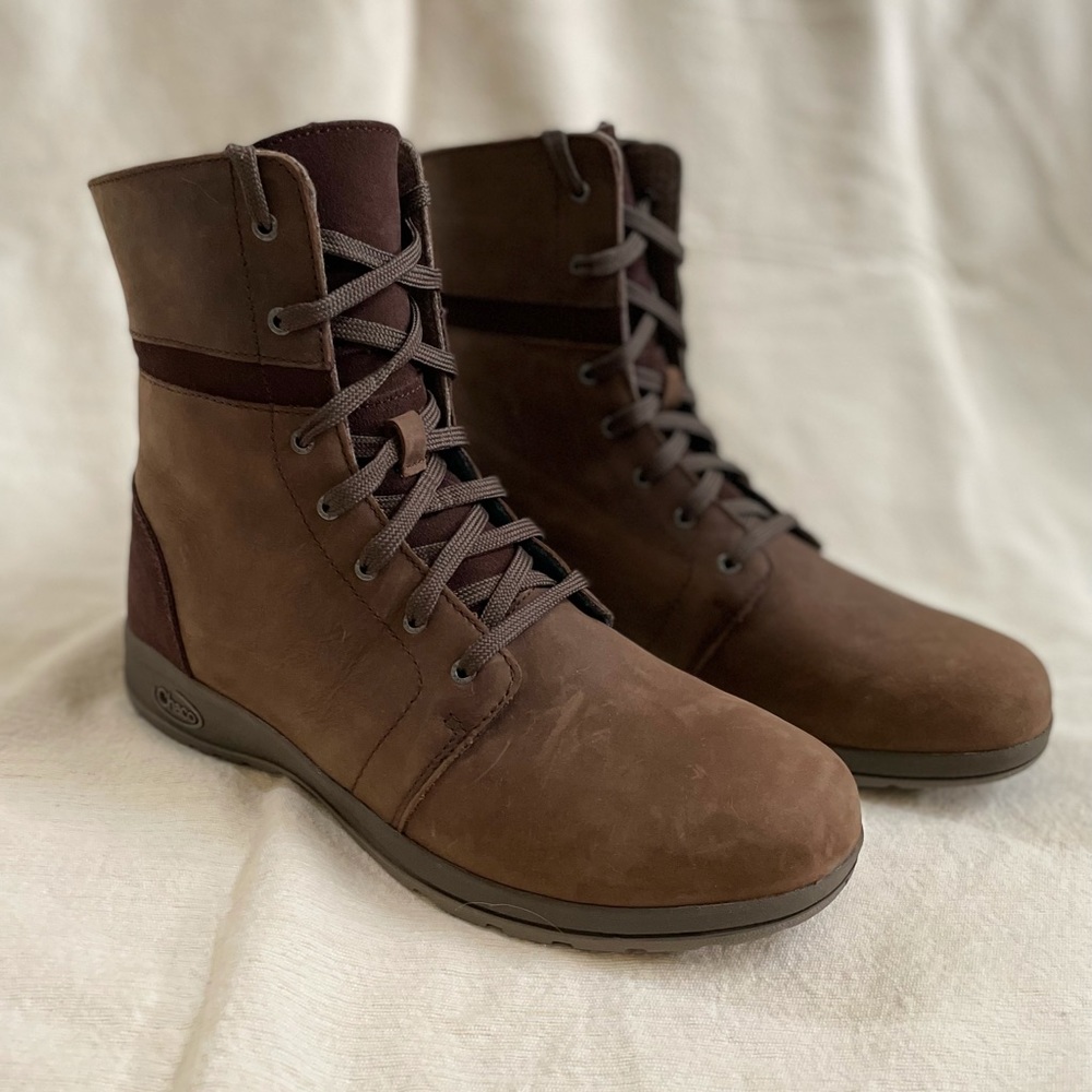 Chaco’s women’s lace up boots. Size 10. Color brwn